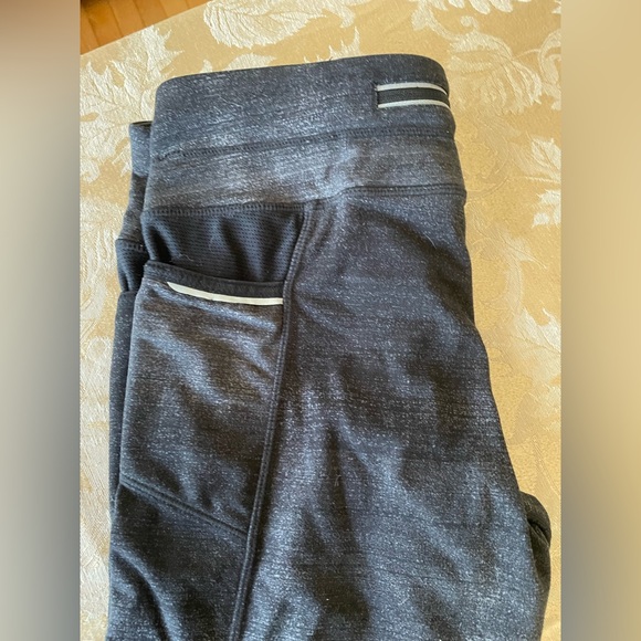 Athleta Cropped Capri Reflective Leggings SIZE S - Picture 3 of 12